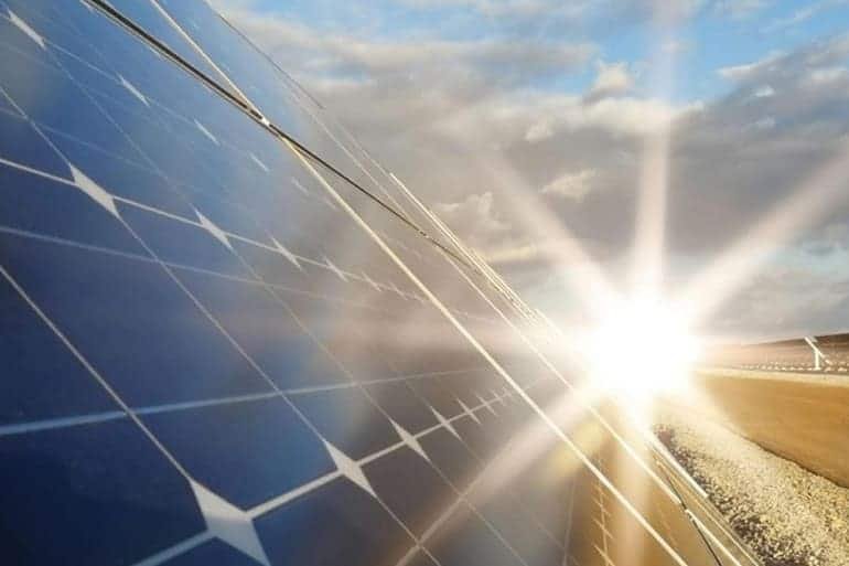 The General Director of UNEF Goes to the Senate to Present the Current and Future Challenges of Photovoltaics