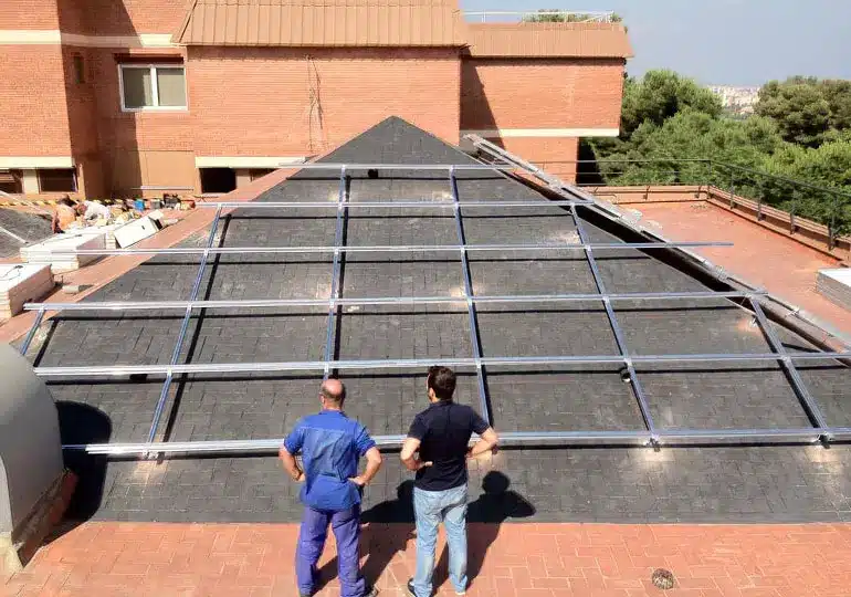 Estructuras para paneles fotovoltaicos en Mundet