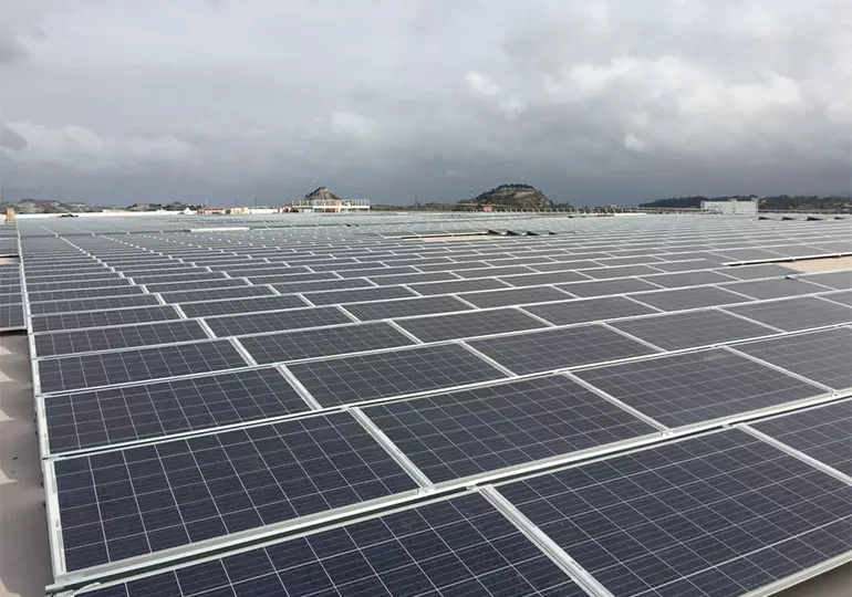 Instalación de placas solares en supermercado Bon Preu Balenyà