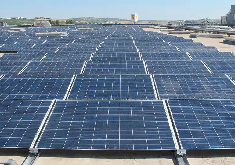 Instalación de placas solares en el Ikea de Jerez