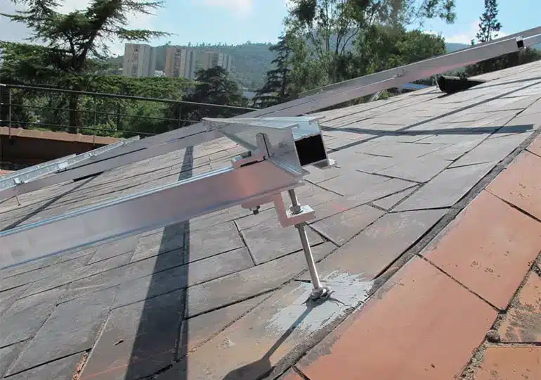 Sistema de fijación sobre cubierta en Mundet, Barcelona