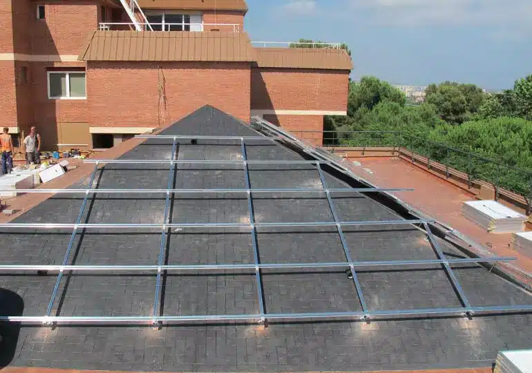 Estructura para paneles solares en Mundet