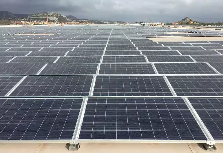 Instalación de paneles fotovoltaicos en Bon Preu Balenyà