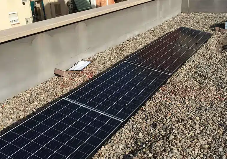 Placas solares en tejado de Les Corts de Barcelona
